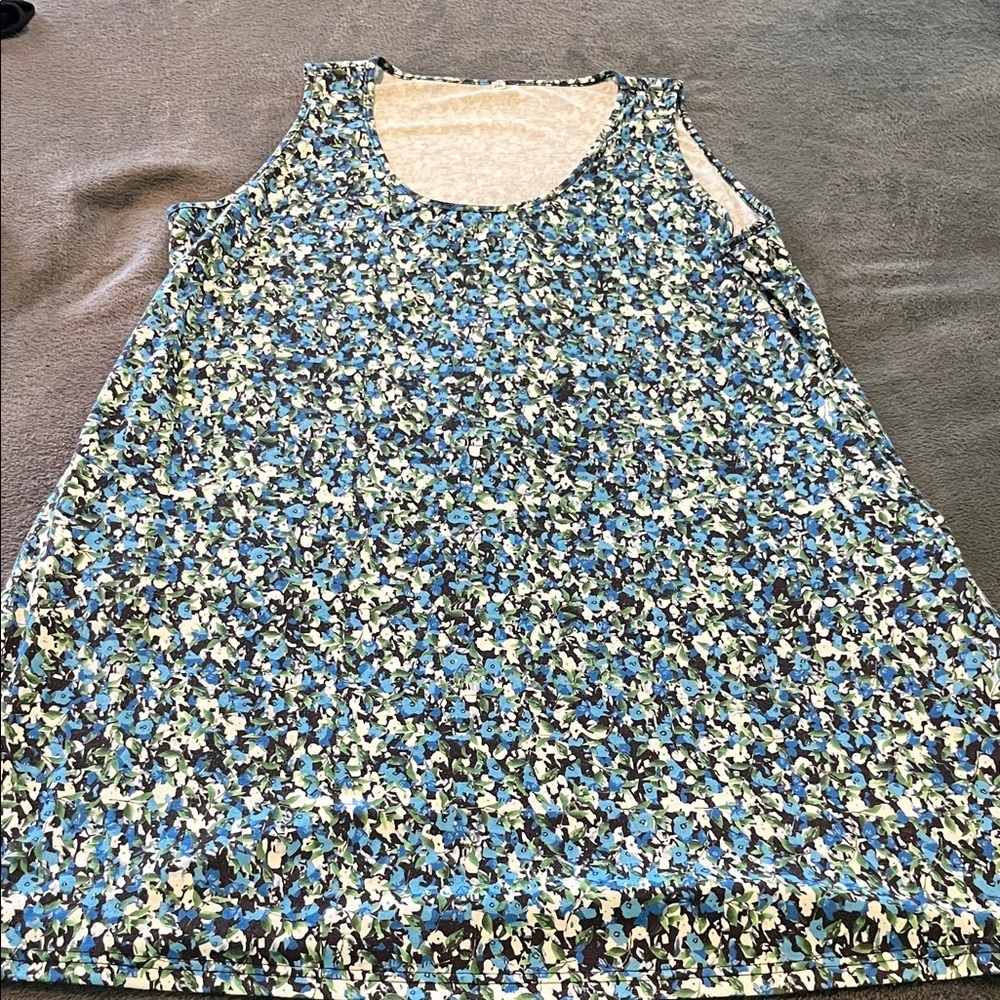 Sleeveless swing style dress with pockets